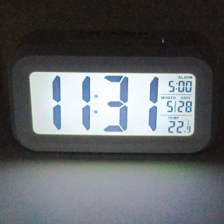 Купить Будильник электронный 01 на батарейках 14*8*5 Белый/ (014512)