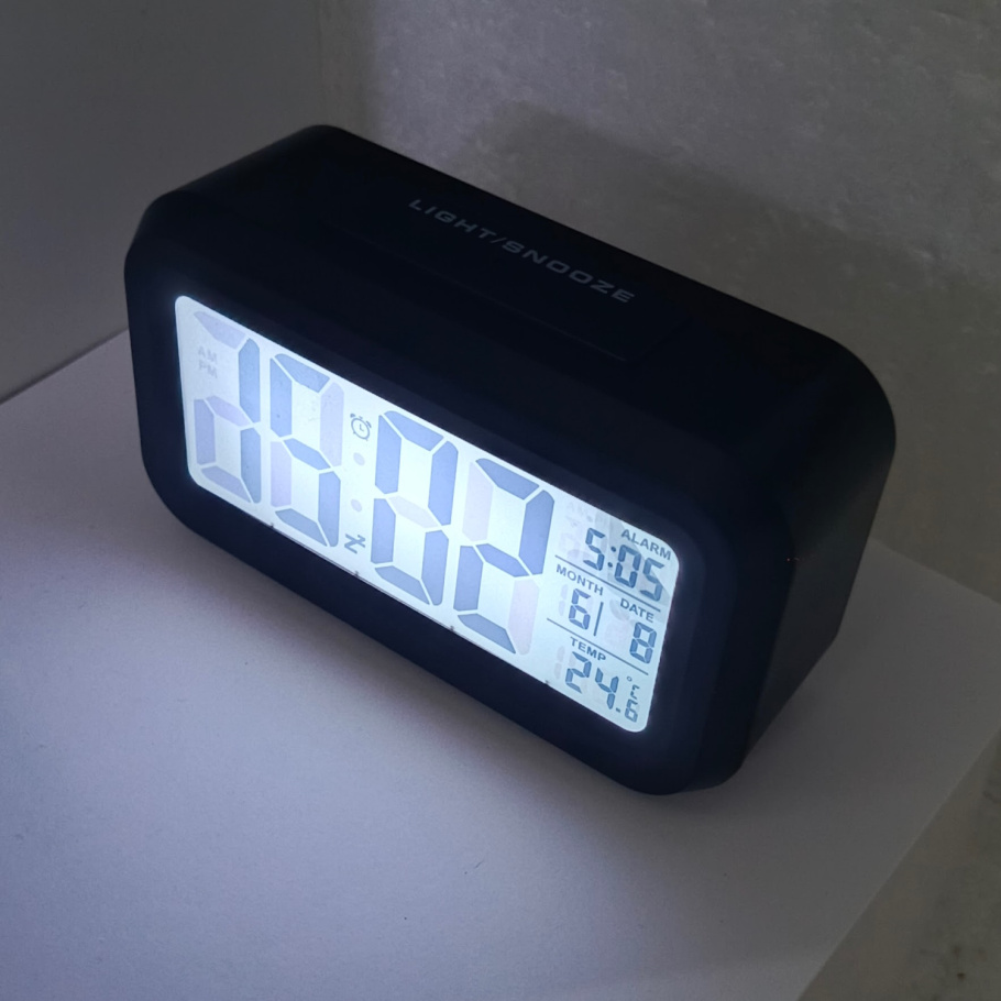 Купить Будильник електронний 01 на батарейках 14*8*5 чорний (014513)